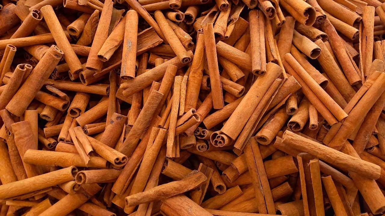 Cinnamon (Sticks & Powder)